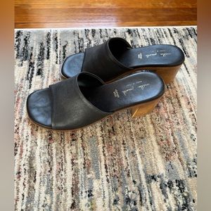 NEW Mila Paoli Black leather slides Size 8